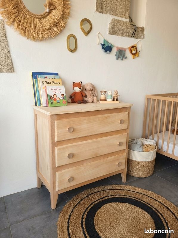 Petite commode parisienne en bois brut (Hêtre et Pin) – 3 tiroirs (image 1)