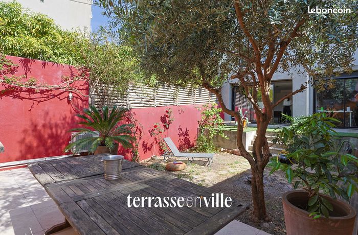 Maison 7 pièces 221 m² — 1