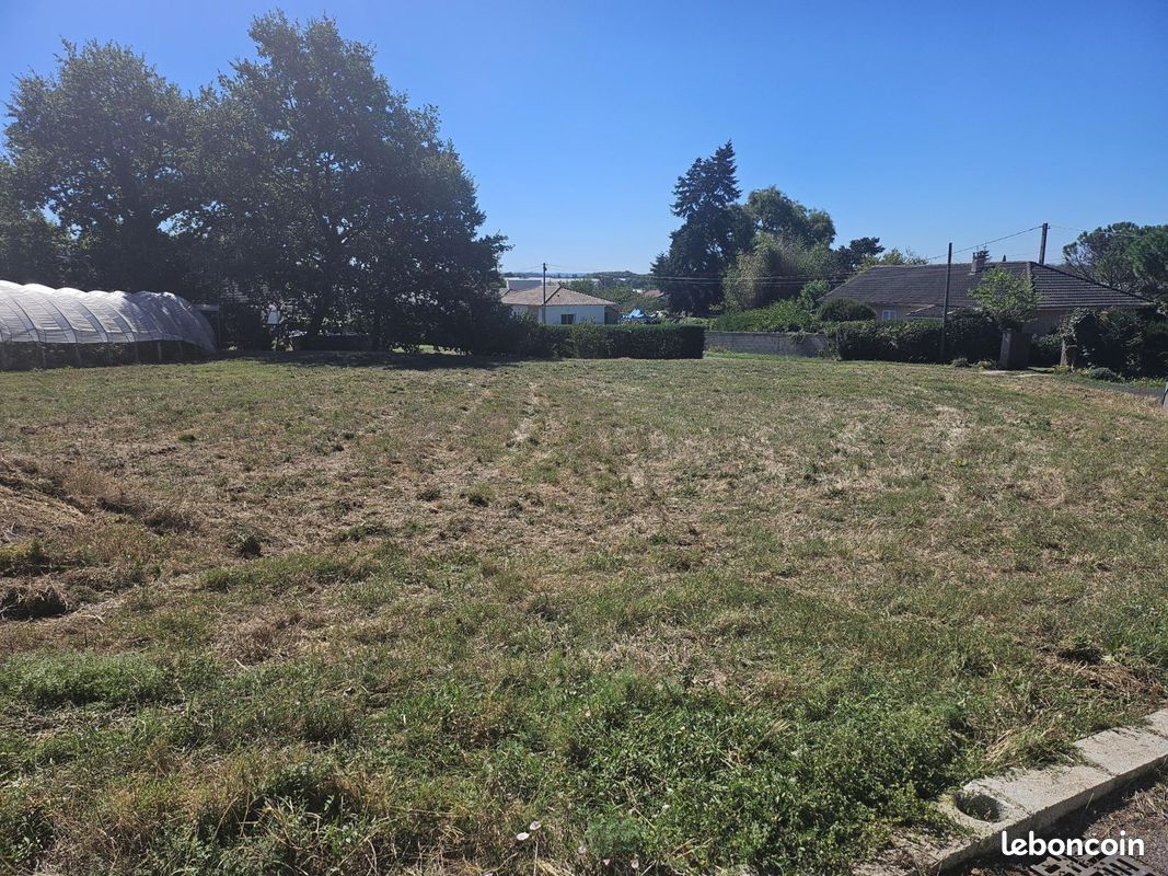 Terrain à bâtir de 837 m² à VILLE-SOUS-ANJOU (38) · 123 000 €