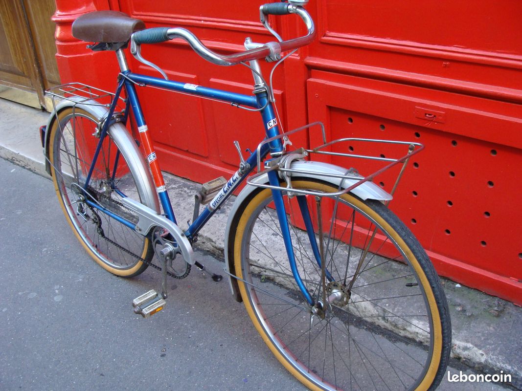 Vélo Porteur de ville Spécial CNC double porte bagages 1965 Bleu 3 vitesses au cadre, Cadre M T56 avec les roues en 650 x 35 B (roues de randonneuse) assez léger 12 kgs. Pneus Michelin World Tour (image 2)