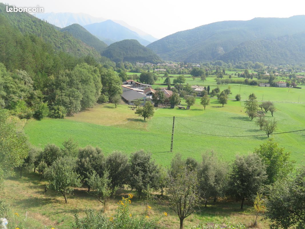 Location saisonnière T4 " Belle vue"--près de Digne-04 (image 1)