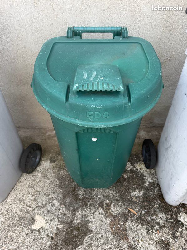 Grande poubelle d'extérieur à roues (image 1)