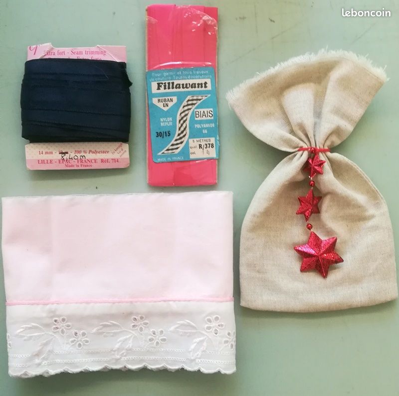 Lot rubans et broderie, pochette (image 1)