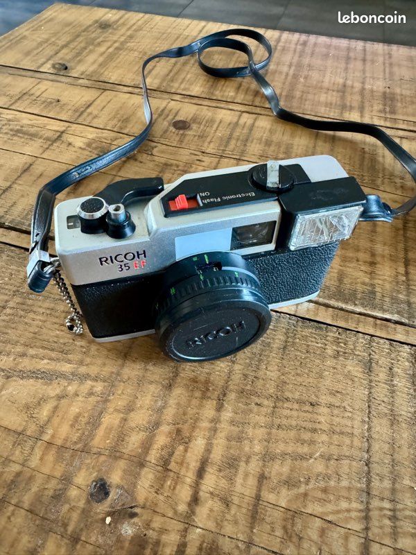 Ancien appareil photo Ricoh 35 EF Vintage Photo, audio vidéo