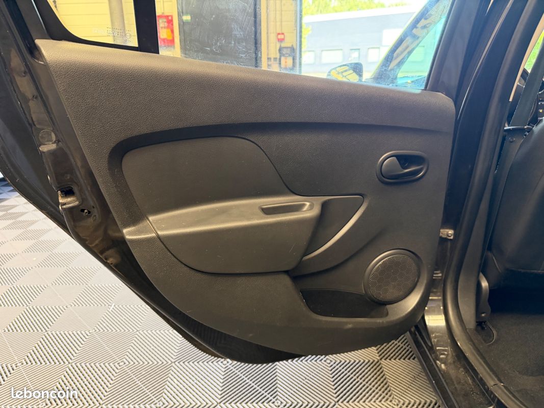 DACIA LOGAN MCV TCe 90 Ambiance / Ecran / Régulateur et limiteur de vitesse / Distribution / (image 22)