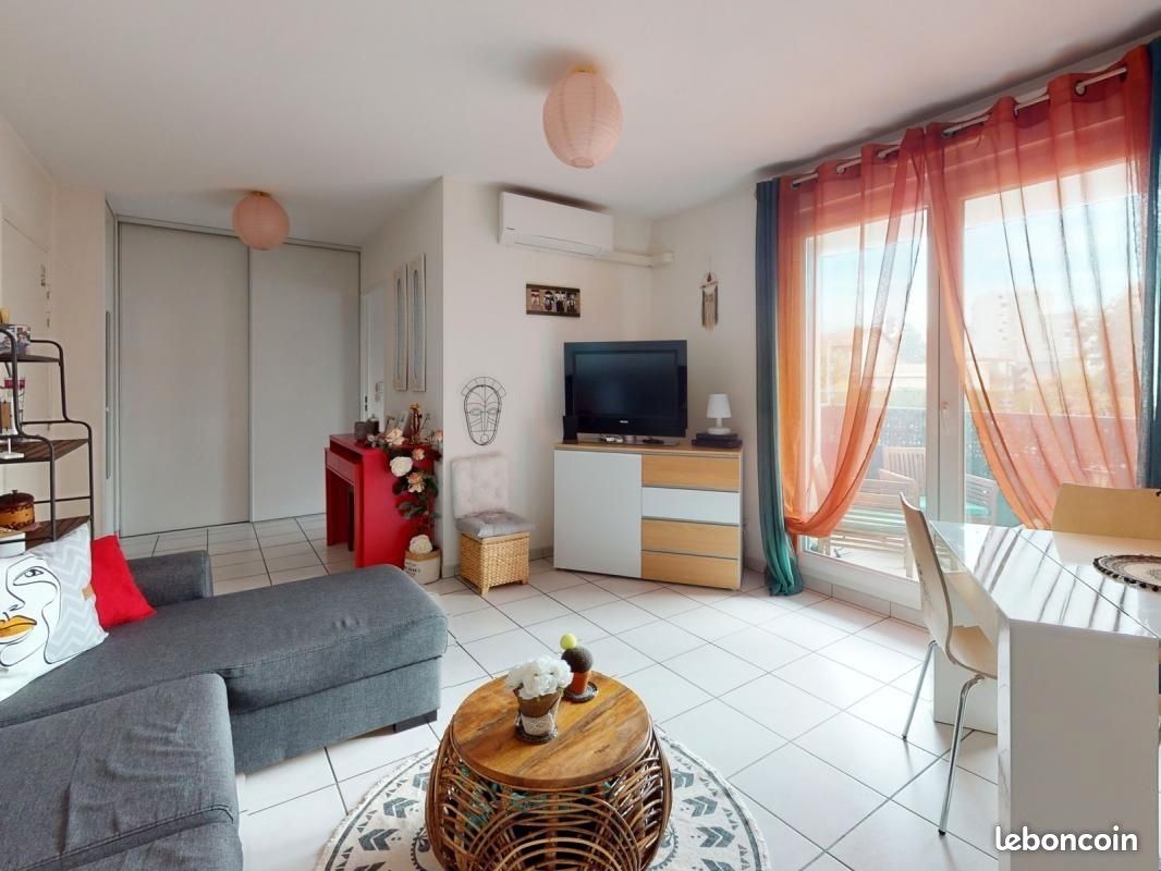 Appartement 3 pièces 65 m² · à Vaulx-en-Velin · 65 m² · 1 080 €
