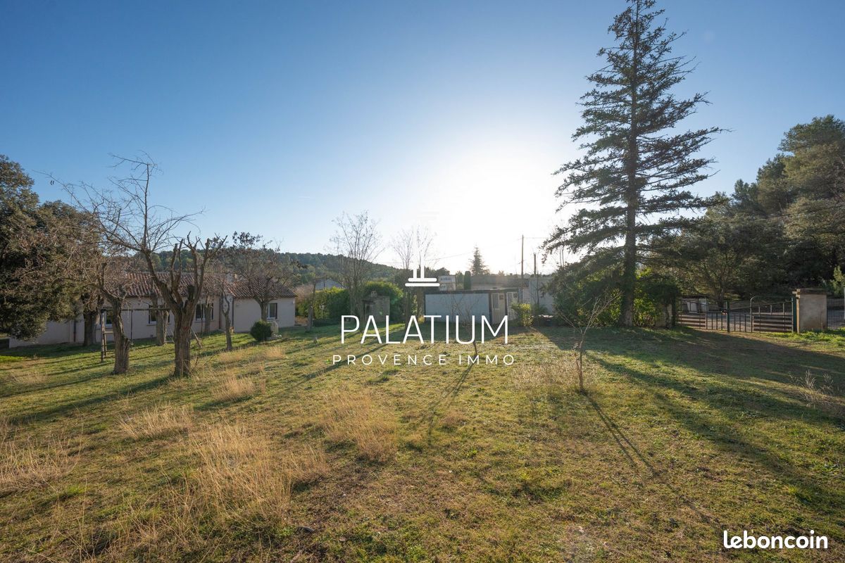 Terrain 928 m² · à Peyrolles-en-Provence · 928 m² · 265 000 €