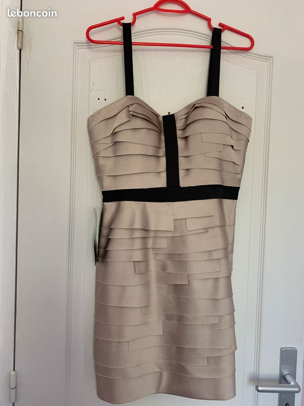 Robe de marque bebe (image 1)