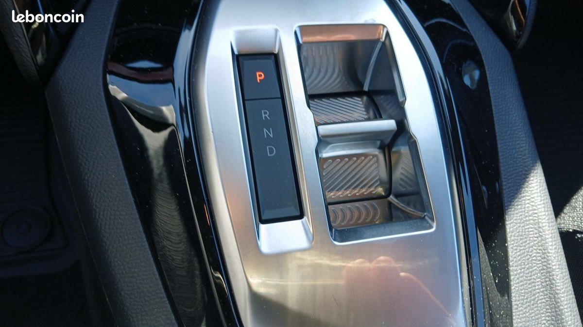 PEUGEOT 2008 Hybrid 110 e-DCS6 Edition (image 22)