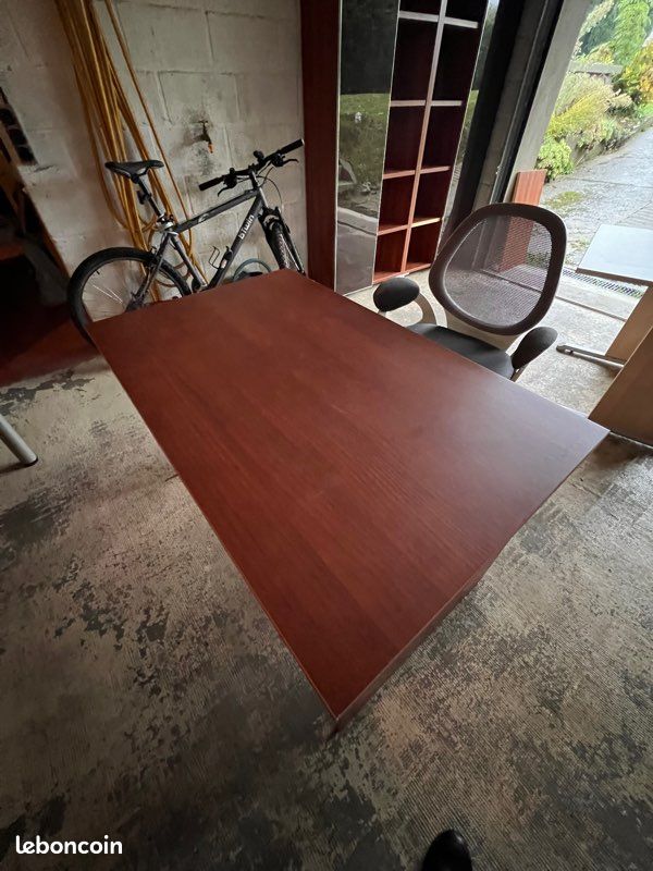 Bureau chaise et armoire (image 2)