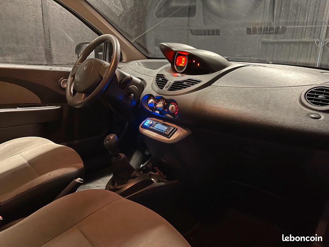 RENAULT TWINGO II 1.2 LEV 16v 75 eco2 Access Euro 5 (image 12)