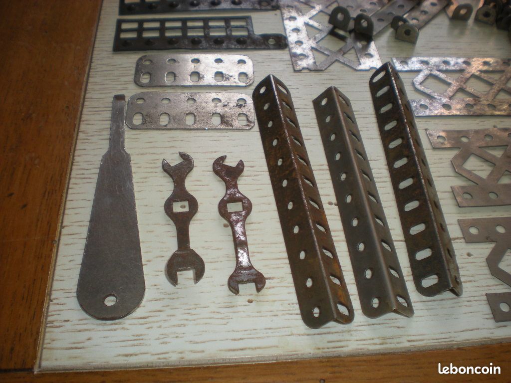 PETIT LOT DE Meccano ancien sachet (45 pièces) avec manuel N° 3 Bon état d'usage EUR 10,00