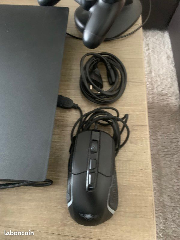 Playstation 4 Slim (image 3)