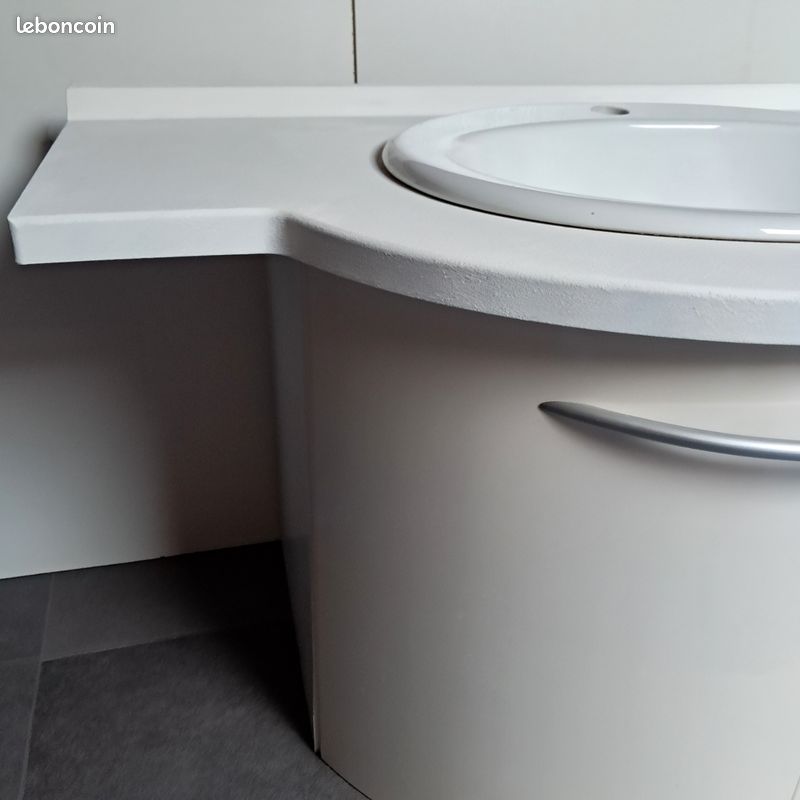 Meuble à suspendre avec vasque et porte-serviettes (image 5)
