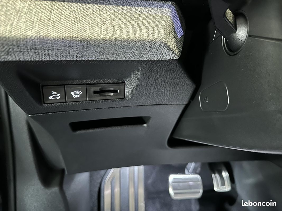 PEUGEOT 5008 1.2i Hybrid 145 e-DCS6 GT 360 7PL (image 27)
