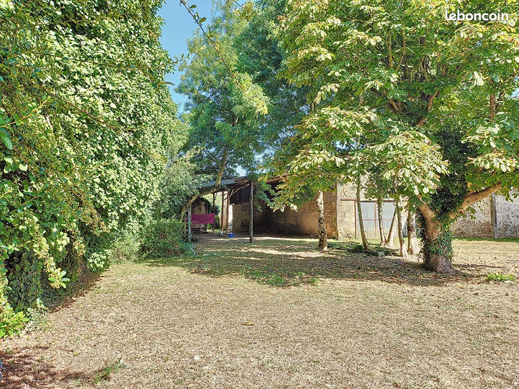 Terrain 1670 m² · à Pisany · 1 670 m² · 159 750 €