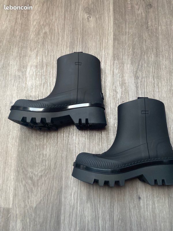 Bottines noires Chloé en caoutchouc Modèle Raina 55 - taille 38 (image 2)