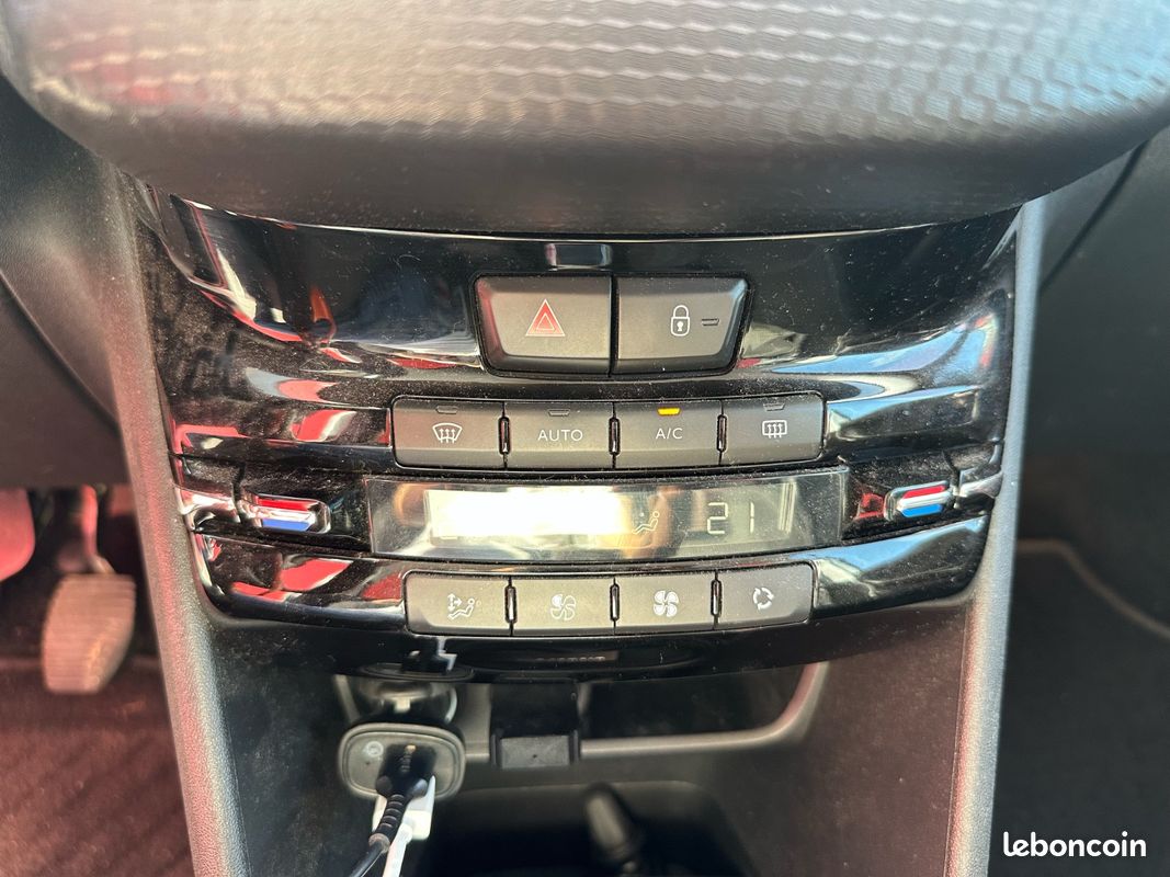 Peugeot 208 1.5 BLUE HDI 102 CH TECH EDITION - GARANTIE 12 MOIS (image 30)