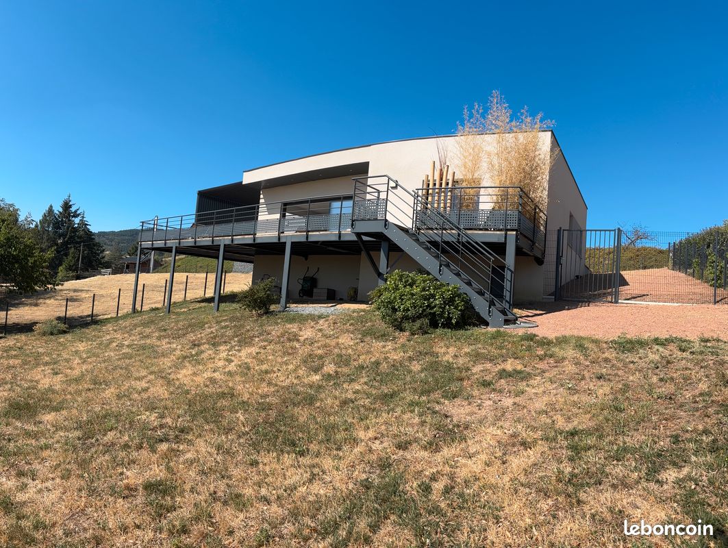 Maison 4 pièces 100 m² · à Renaison · 100 m² · 379 000 €