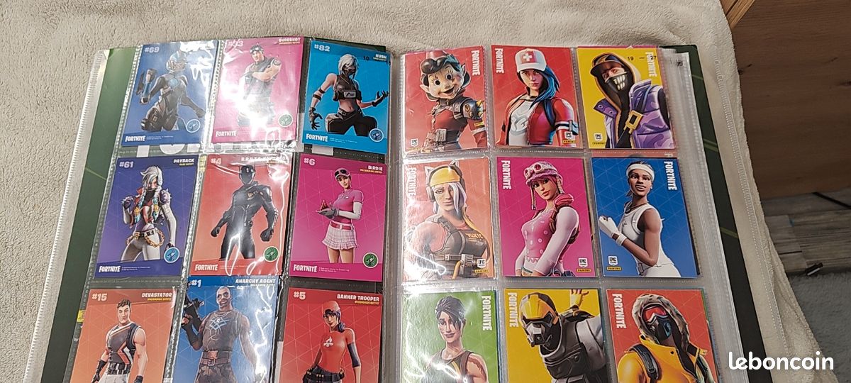 Panini Fortnite Série 1 Cartes à collectionner Blaster Box, 37 cartes à collectionner, comprend une carte épique avec des effets optiques impressionnants