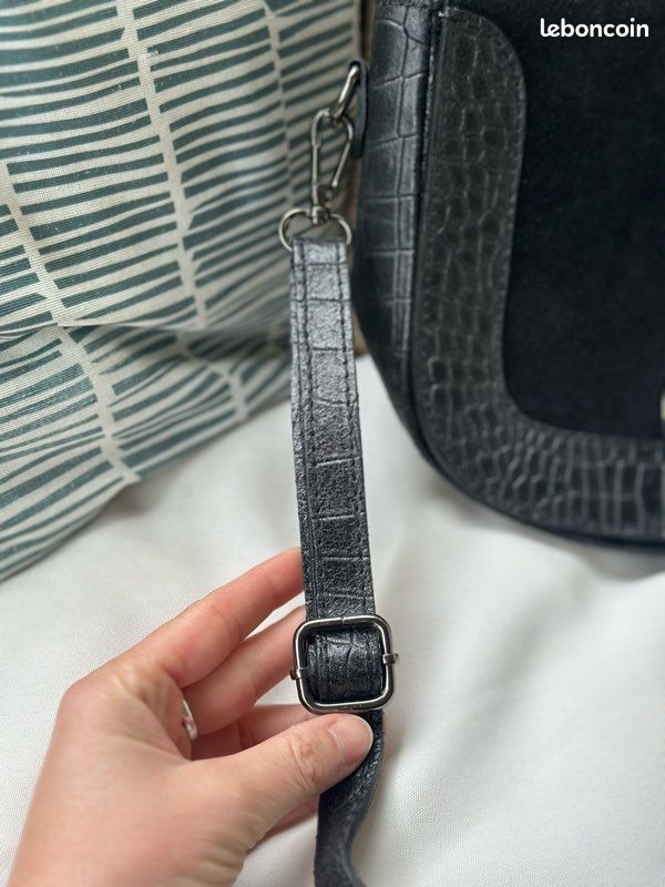 Sac bandoulière cuir et daim effet croco noir Vera Pelle – fabriqué en Italie (image 8)
