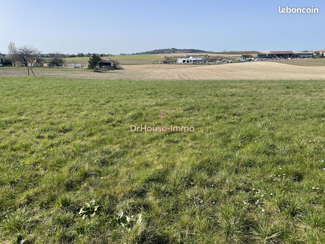 Terrain 3140 m² · à Villebois-Lavalette · 3 140 m² · 71 500 €