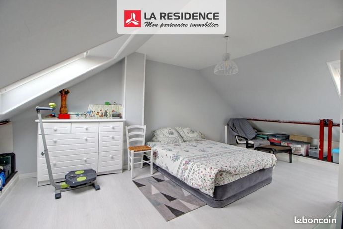 https://img.leboncoin.fr/api/v1/lbcpb1/images/37/46/b2/3746b21977a43a170d0edb25b3b7cdf8dee9fce8.jpg?rule=ad-image