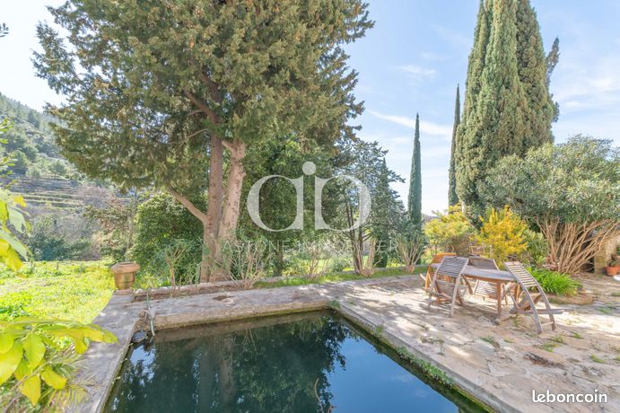 Propriété 11 pièces 318 m²