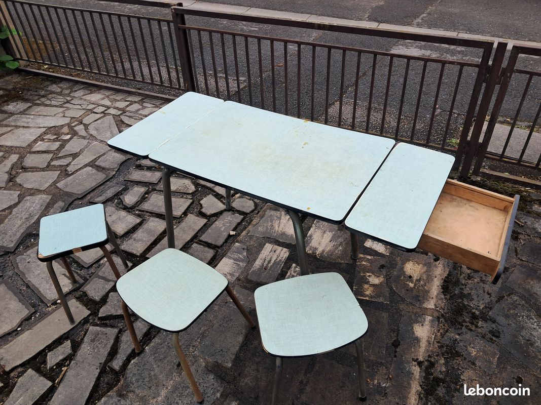 Table vintage formica bleue clair et 3 tabourets (image 2)