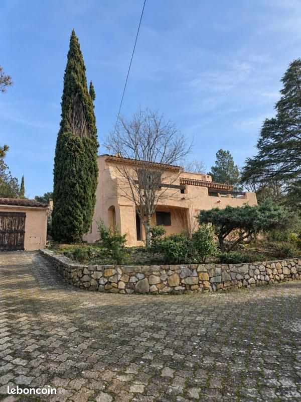 Maison 6 pièces 195 m² · à Garéoult · 195 m² · 422 000 €