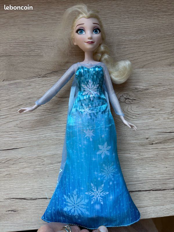 Barbie La reine des neiges: Elsa et sa robe musicale Jeux Jouets