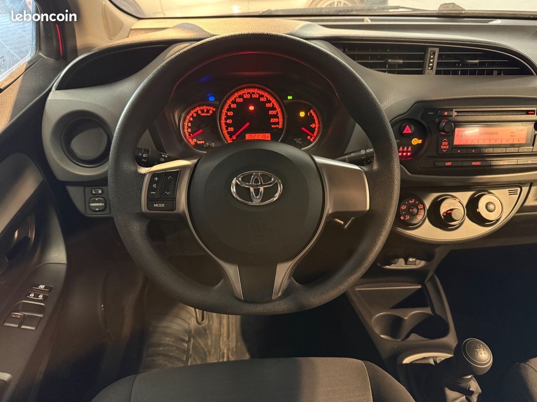 TOYOTA YARIS LCA2 69cH ACTIVE / 2EME MAIN / SUIVI COMPLET / COMMANDES AU VOLANT / CLIM (image 13)