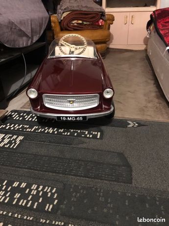 LE BILLET DE PRINTEMPS. VOITURES À PÉDALES ANCIENNES. - Voiture à