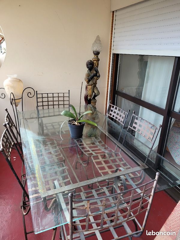 Table verre en fer forgé avec sièges + lampe (image 1)