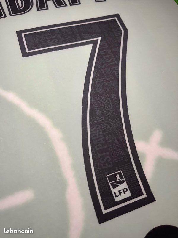 Flocage PSG 2019/2020 – Maillot Third Mbappé N°7 (Neuf Sans Boîte)