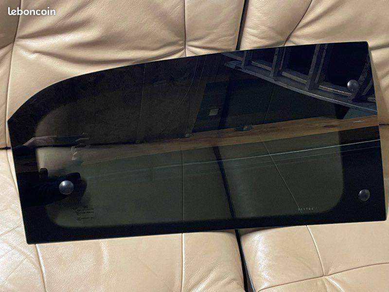 Vitre arrière droite Renault Twingo 3 (image 1)