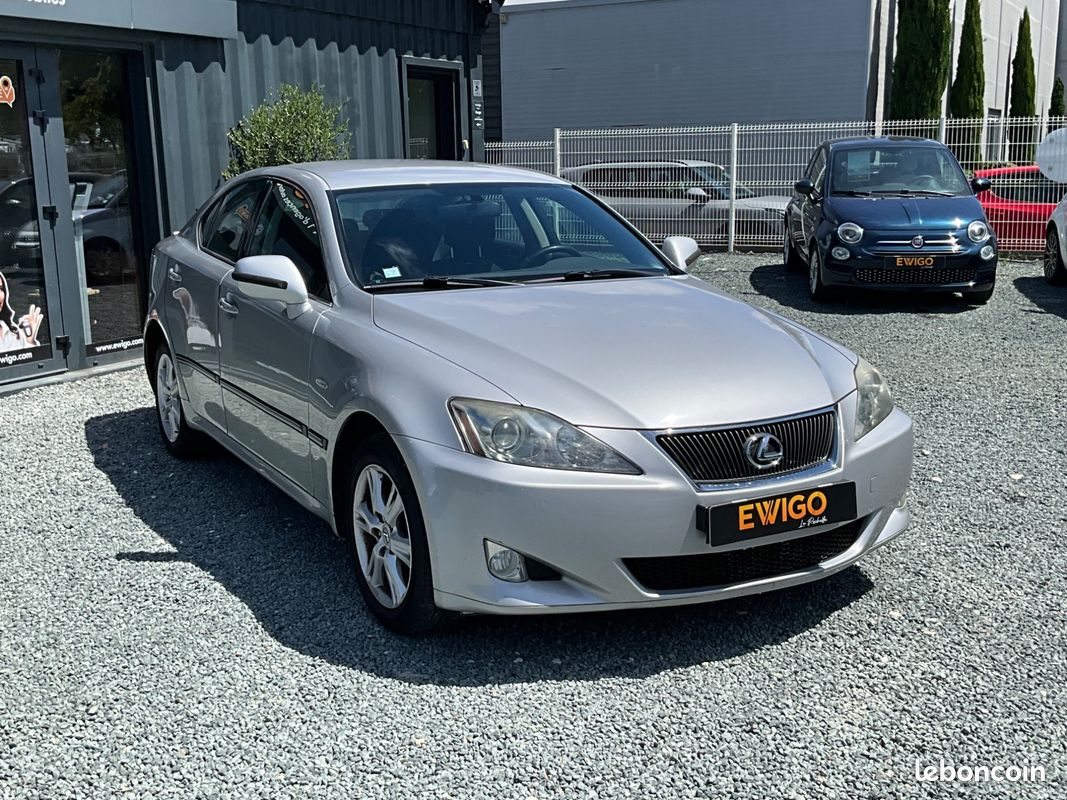 Lexus is 2.2 220d 175ch finition executive / regulateur / suivi (image 21)