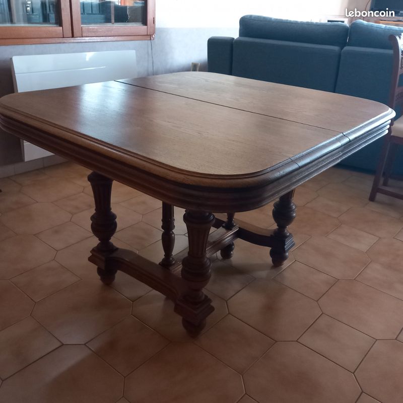 Table de salle à manger en chêne massif (image 1)