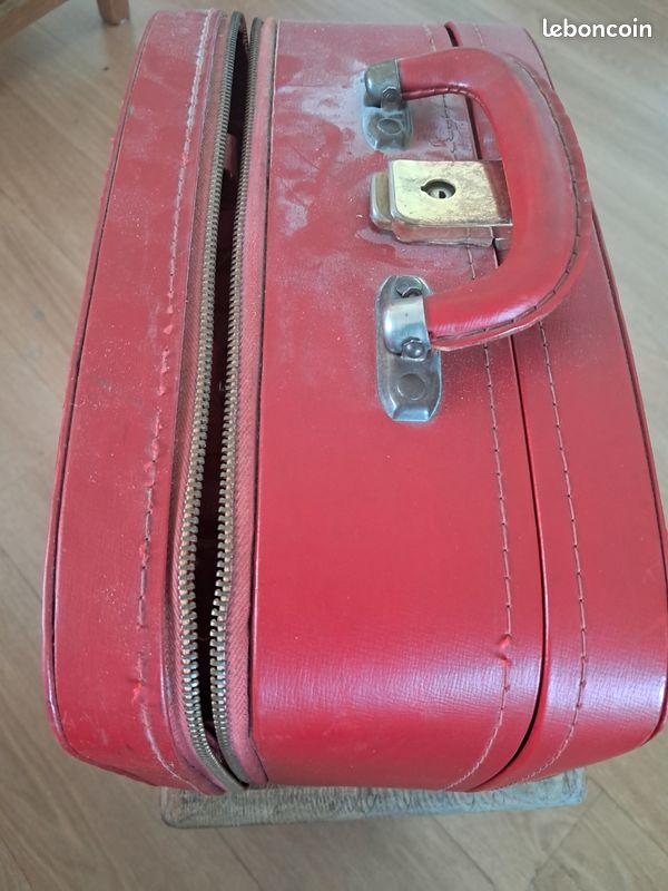 Petit sac ancien de maquillage de couleur rouge (image 6)