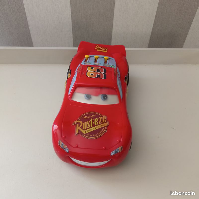 Voiture Flash McQueen Rust-eze articulée et sonore (image 1)