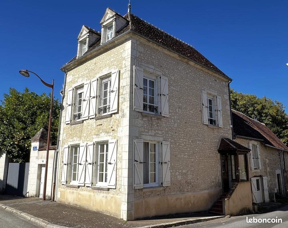Maison 10 pièces 240 m² · à Rémalard en Perche · 240 m² · 266 000 €