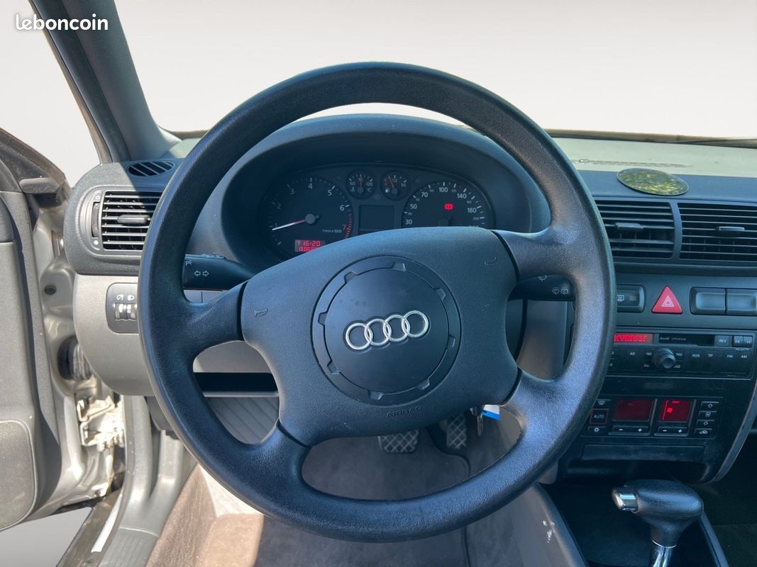 AUDI A3 A3 1.6i Ambiente A (image 13)