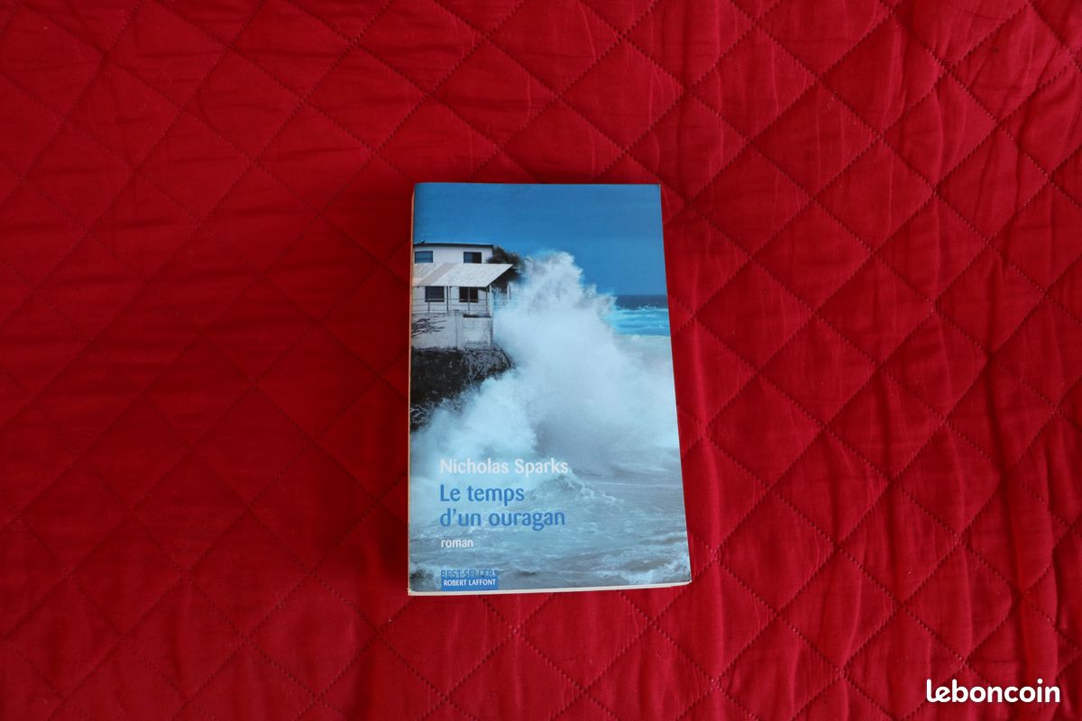 Livre "Le temps d'un ouragan" - Nicholas sparks - Très bon état (image 1)