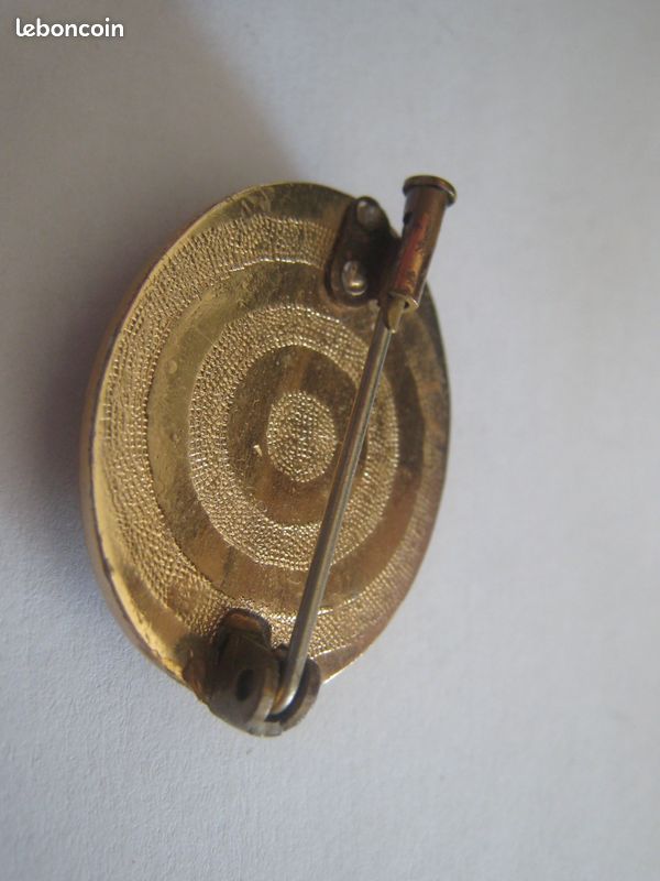 Broche Ancienne Métal Doré Ouvragée – Signature à Identifier, Superbe