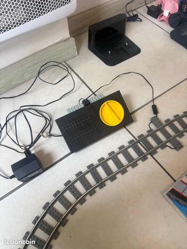 Lot LEGO Train 9V Vintage : Train de marchandises 4563 + Passage à niveau 4539 + Extras 4558 (image 7)