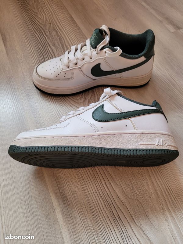 NIKE AIR FORCE Taille 34 Chaussures