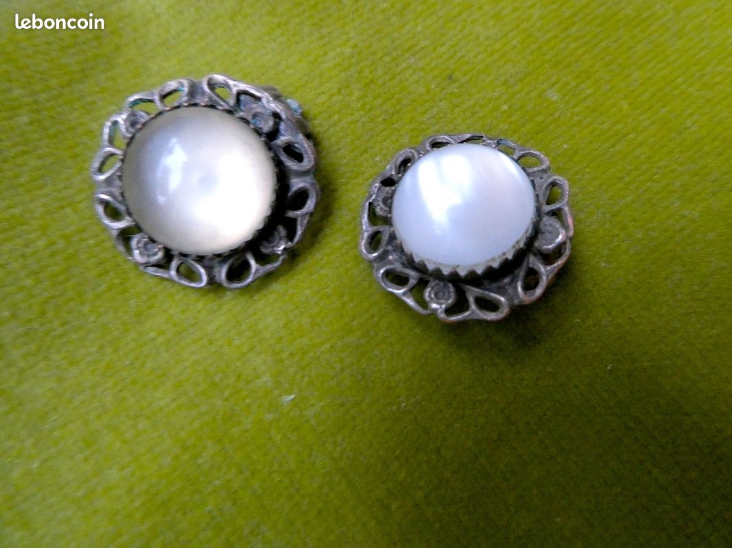 Boucles D'oreilles Pâte De Verre Et Métal Argenté - Occasion En Bon état - Fermoir Clous
