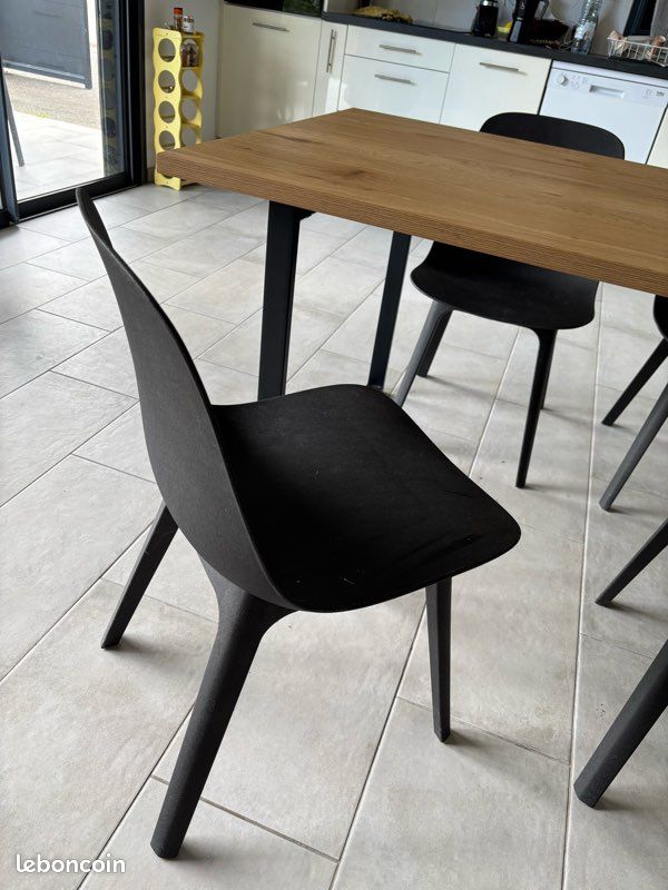 Table à manger + 4 chaises ODGER – Très bon état (image 4)
