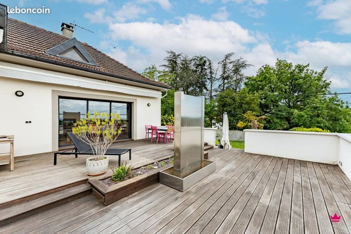 Villa 9 pièces 270 m²