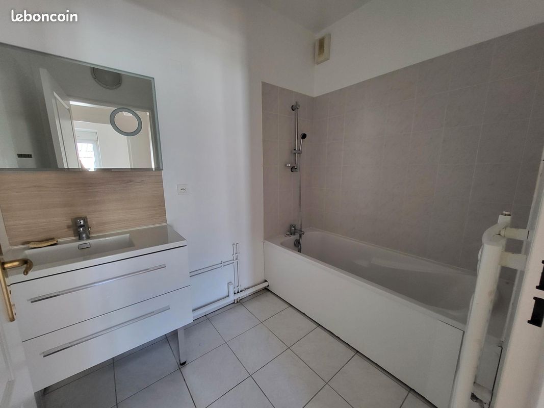 Appartement a louer chalons-en-champagne - 4 pièce(s) - 99 m2 - Surfyn